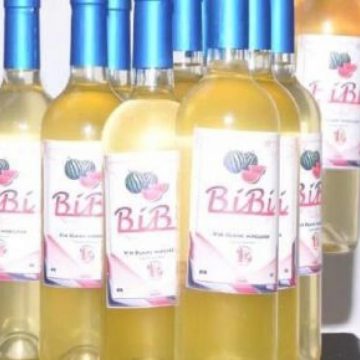 CAMEROUN – INNOVATION : « BIBI »,UN VIN BLANC A BASE DE PASTÈQUES CAMEROUN – INNOVATION : « BIBI »,UN VIN BLANC A BASE DE PASTÈQUES