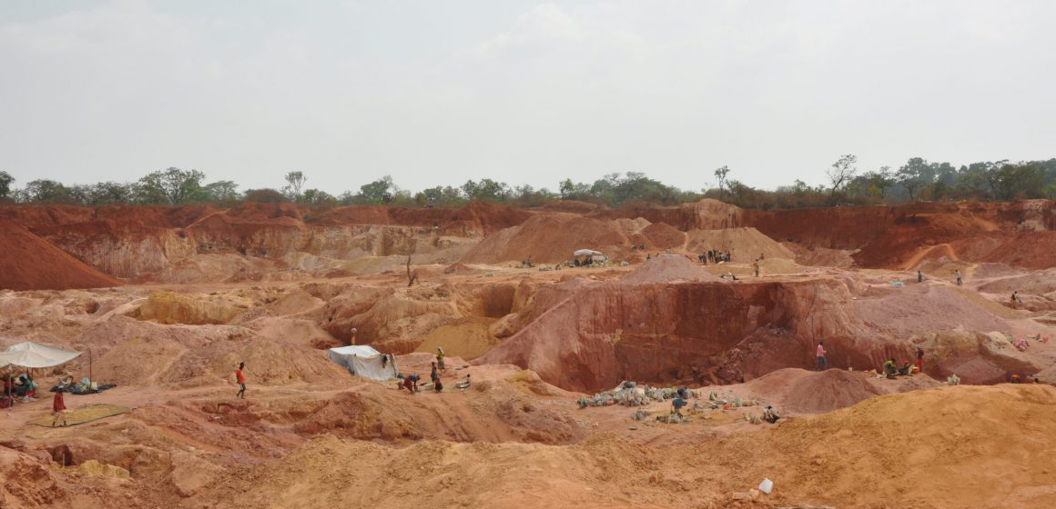 AFRIQUE CENTRALE – EXPLOITATION MINIÈRE : LE COLTAN NOUVEAU TRÉSOR DU SOUS-SOL .      AFRIQUE CENTRALE – EXPLOITATION MINIÈRE : LE COLTAN NOUVEAU TRÉSOR DU SOUS-SOL .