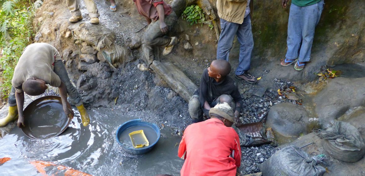AFRIQUE CENTRALE – EXPLOITATION MINIÈRE : LE COLTAN NOUVEAU TRÉSOR DU SOUS-SOL          AFRIQUE CENTRALE – EXPLOITATION MINIÈRE : LE COLTAN NOUVEAU TRÉSOR DU SOUS-SOL