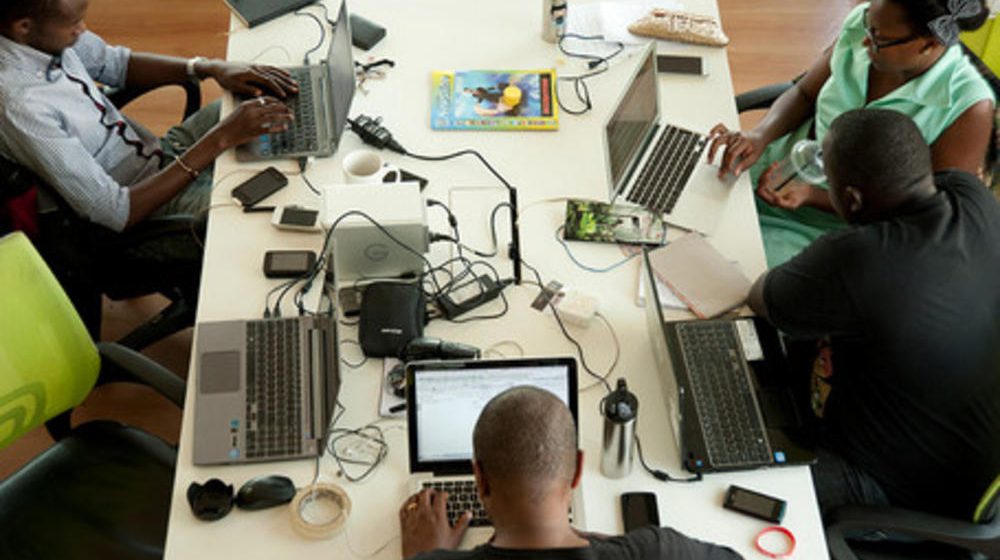 CAMEROUN-INTERNET : LE TAUX DE CONNEXION EN FORTE HAUSSE GRACE A L’OFFRE SATELLITAIRE CAMEROUN-INTERNET : LE TAUX DE CONNEXION EN FORTE HAUSSE GRACE A L’OFFRE SATELLITAIRE