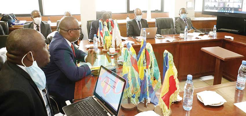 ECONOMIE: LES EXPERTS DE LA CEMAC ET LA CEEAC DÉBÂTENT SUR LA CRÉATION D’UNE INSTITUTION COMMUNAUTAIRE SOUS-RÉGIONALES ECONOMIE: LES EXPERTS DE LA CEMAC ET LA CEEAC DÉBÂTENT SUR LA CRÉATION D’UNE INSTITUTION COMMUNAUTAIRE SOUS-RÉGIONALES