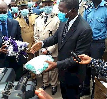 CAMEROUN-COVID-19 : 2000 MASQUES DISTRIBUES AUX COMMERÇANTS DU MARCHE CENTRAL