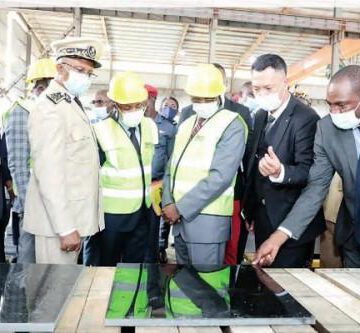 CAMEROUN-INDUSTRIE: UNE USINE DE TRANSFORMATION DE PIERRE EN CARREAUX À YAOUNDÉ CAMEROUN-INDUSTRIE: UNE USINE DE TRANSFORMATION DE PIERRE EN CARREAUX À YAOUNDÉ