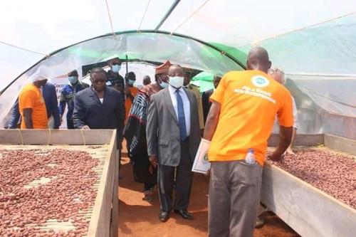 CAMEROUN – AGRICULTURE : BIENTÔT UNE ÉCOLE D’EXCELLENCE POUR LE CACAO CAMEROUN – AGRICULTURE : BIENTÔT UNE ÉCOLE D’EXCELLENCE POUR LE CACAO