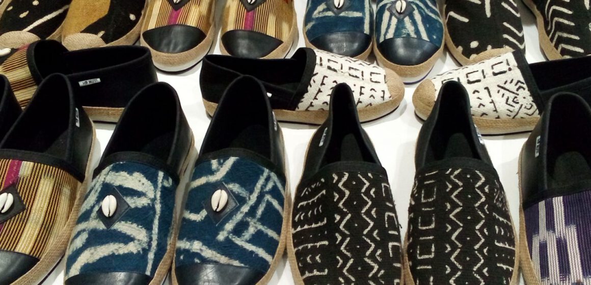 CAMEROUN-ECONOMIE:DES CHAUSSURES DE FABRICATION LOCALE CAMEROUN-ECONOMIE:DES CHAUSSURES DE FABRICATION LOCALE