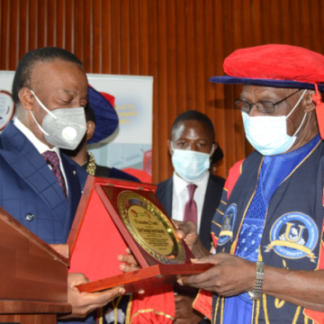 CAMEROUN-ENSEIGNEMENT SUPÉRIEUR : OLUSEGUN OBASANJO  PRODIGUE DES CONSEILS A DES JEUNES DIPLÔMÉS CAMEROUN-ENSEIGNEMENT SUPÉRIEUR : OLUSEGUN OBASANJO  PRODIGUE DES CONSEILS A DES JEUNES DIPLÔMÉS