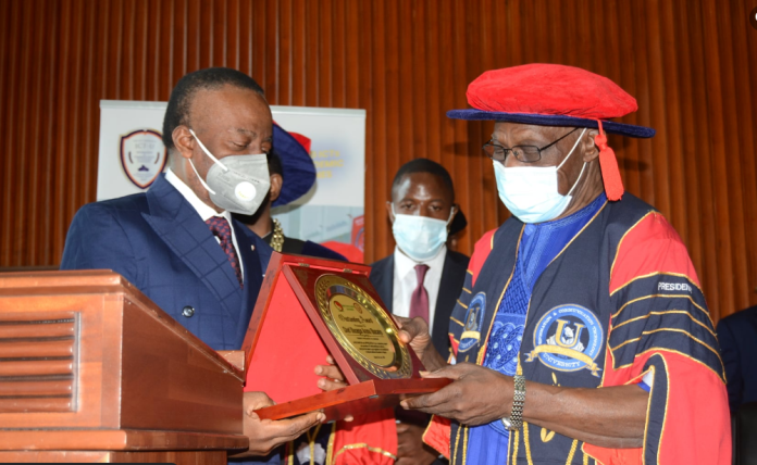 CAMEROUN-ENSEIGNEMENT SUPÉRIEUR : OLUSEGUN OBASANJO  PRODIGUE DES CONSEILS A DES JEUNES DIPLÔMÉS CAMEROUN-ENSEIGNEMENT SUPÉRIEUR : OLUSEGUN OBASANJO  PRODIGUE DES CONSEILS A DES JEUNES DIPLÔMÉS