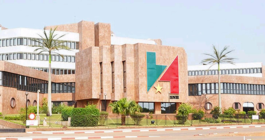 CAMEROUN – INDUSTRIE: LA SNH VEUT INVESTIR DANS LES ÉNERGIES RENOUVELABLES CAMEROUN – INDUSTRIE: LA SNH VEUT INVESTIR DANS LES ÉNERGIES RENOUVELABLES