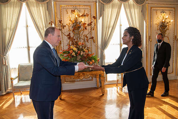 GABON –DIPLOMATIE : LILIANE MASSALA CHEZ LE PRINCE ALBERT II DE MONACO GABON –DIPLOMATIE : LILIANE MASSALA CHEZ LE PRINCE ALBERT II DE MONACO