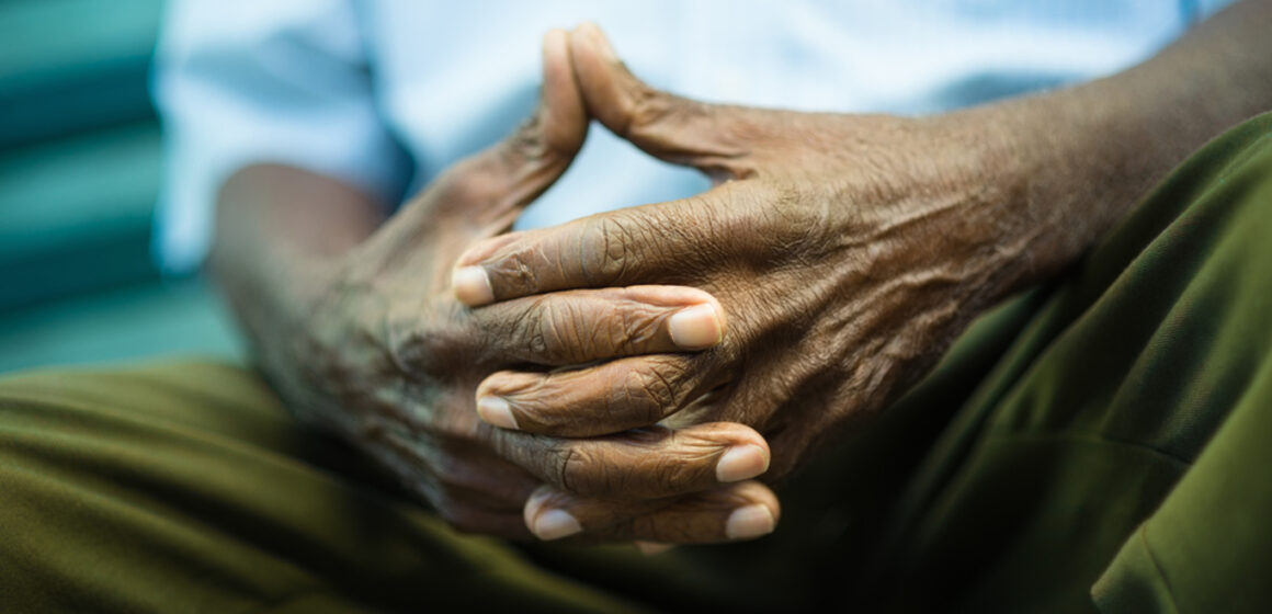 CAMEROUN-SANTE: UN BRACELET POUR LES MALADES D’ALZHEIMER CAMEROUN-SANTE: UN BRACELET POUR LES MALADES D’ALZHEIMER