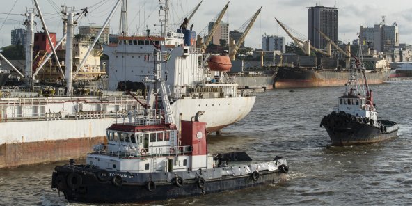 CAMEROUN- LUTTE ANTITERRORISME : LES RUSSES CONTRECARRENT LE PIRATAGE D’UN BATEAU PARTANT DU TOGO POUR LE CAMEROUN CAMEROUN- LUTTE ANTITERRORISME : LES RUSSES CONTRECARRENT LE PIRATAGE D’UN BATEAU PARTANT DU TOGO POUR LE CAMEROUN