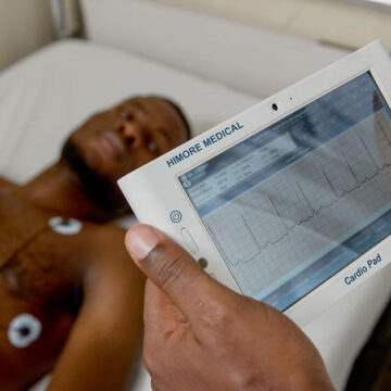 CAMEROUN-SANTÉ : LA TABLETTE MÉDICALE D’ARTHUR ZANG FAIT UNE RECETTE DANS LES HÔPITAUX