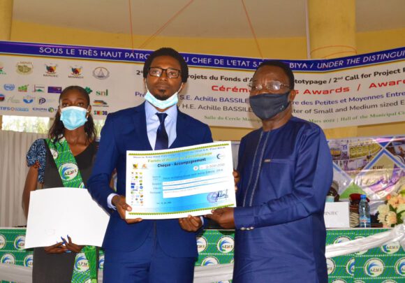 CAMEROUN-INNOVATION: UNE STARTUP CONÇOIT UN ANTIVIRUS CAMEROUN-INNOVATION: UNE STARTUP CONÇOIT UN ANTIVIRUS