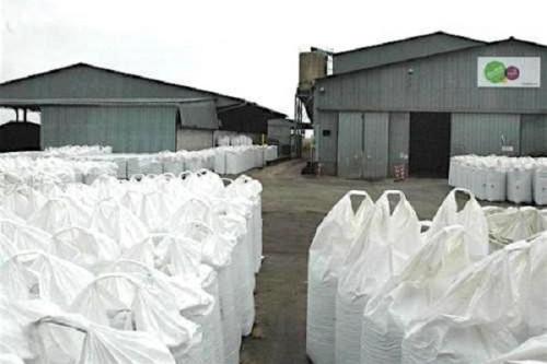 CAMEROUN-AGRICULTURE: BIENTÔT LA PRODUCTION D’ENGRAIS BIO À BASE DE SABOTS ET CORNES D’ANIMAUX ET DE PLUMES DE POULETS CAMEROUN-AGRICULTURE: BIENTÔT LA PRODUCTION D’ENGRAIS BIO À BASE DE SABOTS ET CORNES D’ANIMAUX ET DE PLUMES DE POULETS