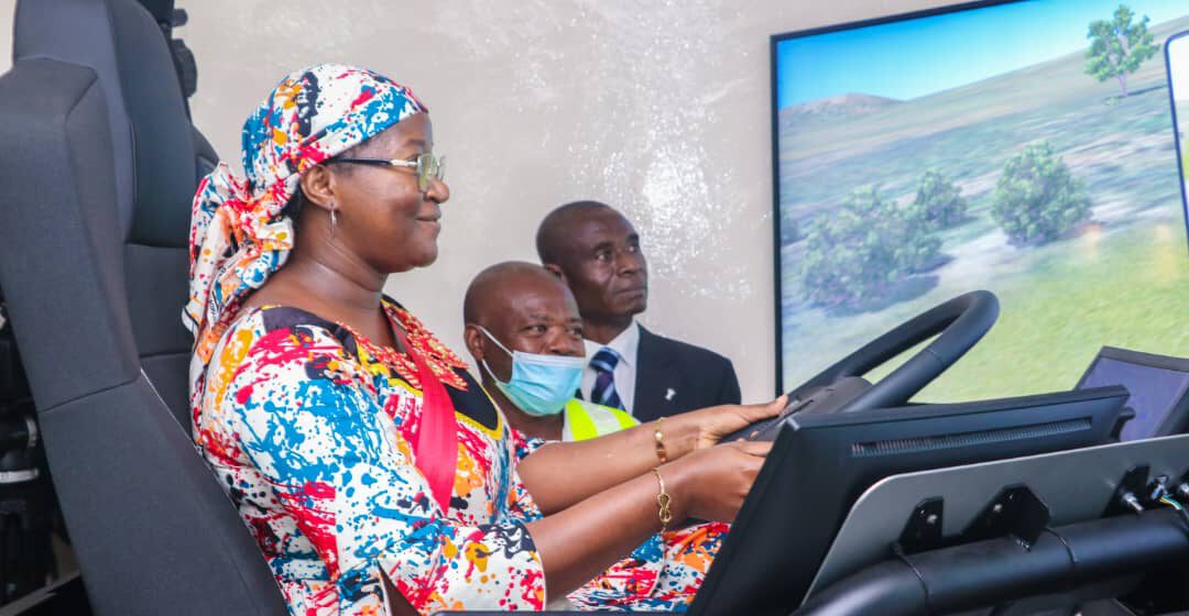CAMEROUN-TRANSPORT: DES CHAUFFEURS DE POIDS LOURDS A L’ECOLE DE LA SECURITE ROUTIERE CAMEROUN-TRANSPORT: DES CHAUFFEURS DE POIDS LOURDS A L’ECOLE DE LA SECURITE ROUTIERE