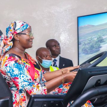 CAMEROUN-TRANSPORT: DES CHAUFFEURS DE POIDS LOURDS A L’ECOLE DE LA SECURITE ROUTIERE CAMEROUN-TRANSPORT: DES CHAUFFEURS DE POIDS LOURDS A L’ECOLE DE LA SECURITE ROUTIERE