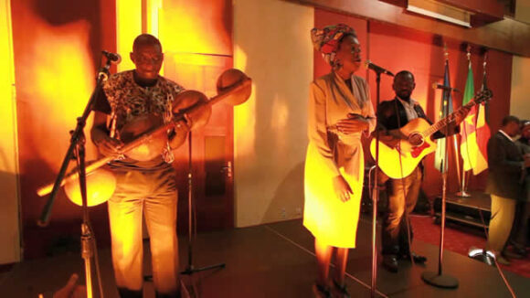 CEMAC-CULTURE: TROIS PAYS PLAIDENT POUR MVET OYENG CEMAC-CULTURE: TROIS PAYS PLAIDENT POUR MVET OYENG