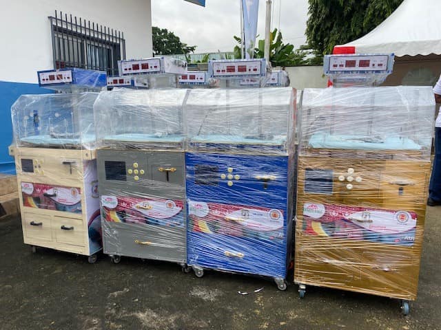 CAMEROUN-SANTE: DES COUVEUSES NEONATALES DE L’ AUI OFFERTENT PAR LA SABC CAMEROUN-SANTE: DES COUVEUSES NEONATALES DE L’ AUI OFFERTENT PAR LA SABC