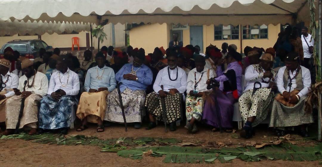 CAMEROUN : CULTURE, LE CANTON MANEHAS ACCUEILLE OFFICIELLEMENT SON MONARQUE.