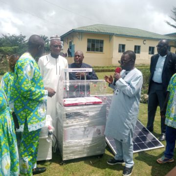 CAMEROUN-SANTE : LA FONDATION NAL GRATIFIE L’HOPITAL REGIONAL DE NKONGSAMBA D’UNE COUVEUSE NEONATALE SOLAIRE