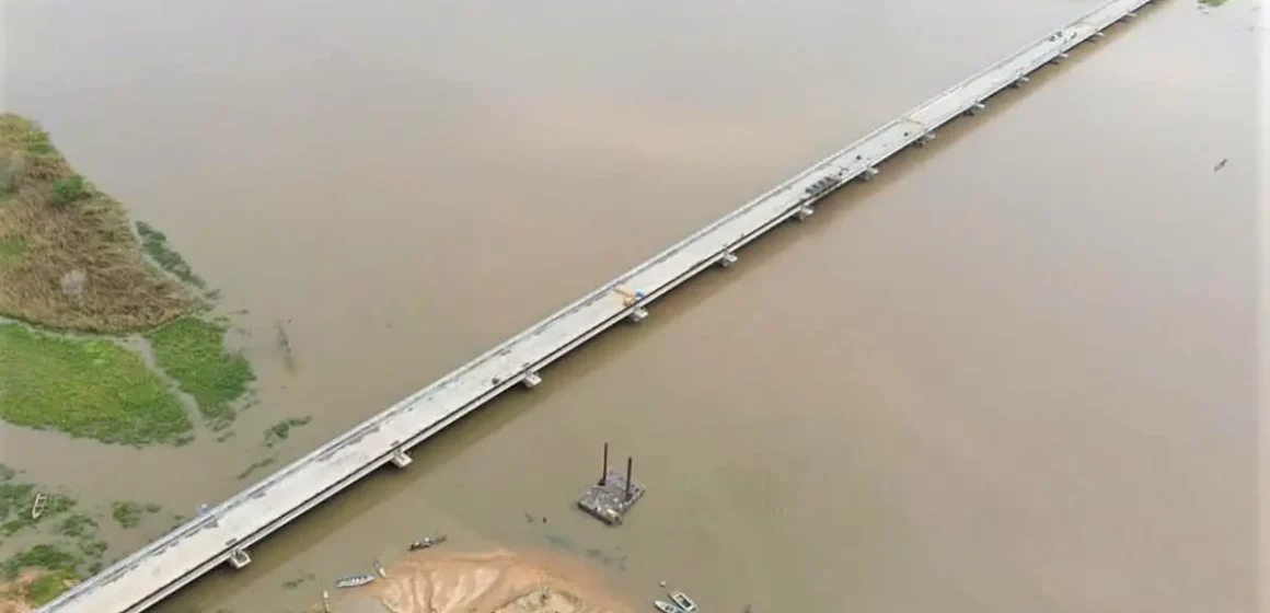 PONT SUR LE FLEUVE LOGONE : LIAISON ASSUREE ENTRE LE CAMEROUN ET LE TCHAD PONT SUR LE FLEUVE LOGONE : LIAISON ASSUREE ENTRE LE CAMEROUN ET LE TCHAD