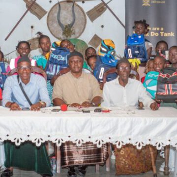 CAMEROUN-EDUCATION : THE OKWELIANS OFFRE DES FOURNITURES SCOLAIRES A 42 ÉLÈVES CAMEROUN-EDUCATION : THE OKWELIANS OFFRE DES FOURNITURES SCOLAIRES A 42 ÉLÈVES