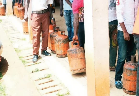 CAMEROUN-HYDROCARBURES: LA PÉNURIE DE GAZ RAVIVE LES INTERROGATIONS SUR LA STRATÉGIE DE LA SNH. CAMEROUN-HYDROCARBURES: LA PÉNURIE DE GAZ RAVIVE LES INTERROGATIONS SUR LA STRATÉGIE DE LA SNH.
