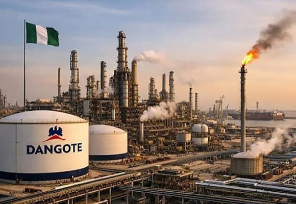 NIGERIA -DANGOTE REFINERY OUVRE SON CAPITAL ET FAIT ENTRER L’ÉPARGNE POPULAIRE DANS LA GRANDE INDUSTRIE NIGERIA -DANGOTE REFINERY OUVRE SON CAPITAL ET FAIT ENTRER L’ÉPARGNE POPULAIRE DANS LA GRANDE INDUSTRIE